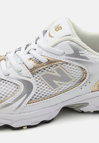 New Balance 530 - Tenisice - white/grey