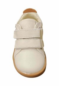 Scarpa in pelle bianca con due cinturini in Velcro regolabili, punta tonda e suola in gomma marrone. Interno imbottito per il comfort.