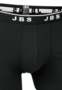 Schwarze Baumwoll-Boxershorts mit einem weißen elastischen Bund, der den Markennamen "JBS" und ein numerisches Design trägt. 95 % Baumwolle, 5 % Elasthan.