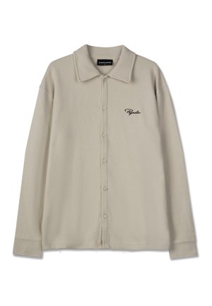 Bež košulja od vaflastog pletenja s tradicionalnim kragnom, prednjim dugmadima i izvezenim logotipom. Ima dugačke rukave i teksturirani materijal.
