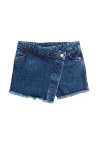 Bermudas de mezclilla en azul oscuro con dobladillo deshecho, que cuentan con un cierre de botón, dos bolsillos frontales y un diseño envolvente.