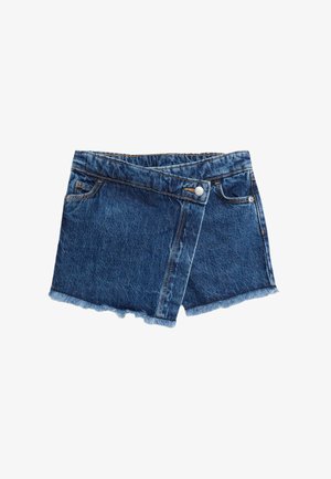 Shorts en denim bleu foncé avec un ourlet effiloché, dotés d'une fermeture à bouton, de deux poches avant et d'un design enroulé.