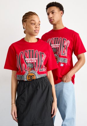 SHY TOWN UNISEX - T-Shirt print - racing red