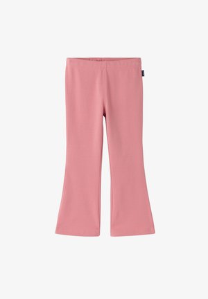 Rosa ausgestellte Kinderhose mit elastischem Bund und kleinem Seitenetikett vor weißem Hintergrund.