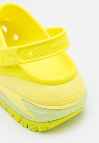Crocs MEGA CRUSH UNISEX - Tresko - acidity