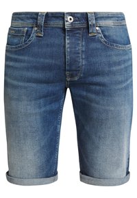 Denimshorts i mörkblått med ljusare blekning. Upprullade fållar, fem fickor, dragkedja och kontrasterande sömnad. Hållbart tyg med lätt textur.