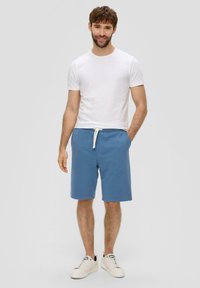 s.Oliver MIT ELASTIKBUND - Pantalones deportivos - hellblau