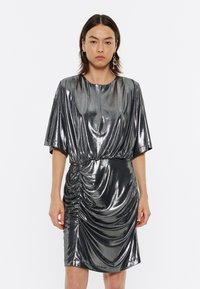 Bimba Y Lola HOMBRERAS METALIZADO PLATEADO - Vestido informal - plata