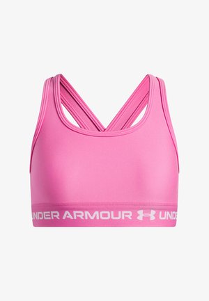 Sujetador deportivo rosa brillante con tirantes cruzados y el texto del logo "Under Armour" en la banda elástica inferior.