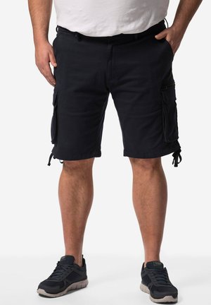 Cargo shorts i mørk navy stof, med flere sidelommer, flad front, justerbare snore og et knælangt design.