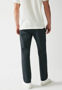 Next SLIM STRETCH 3 PACK - Hlače chino - black grey stone