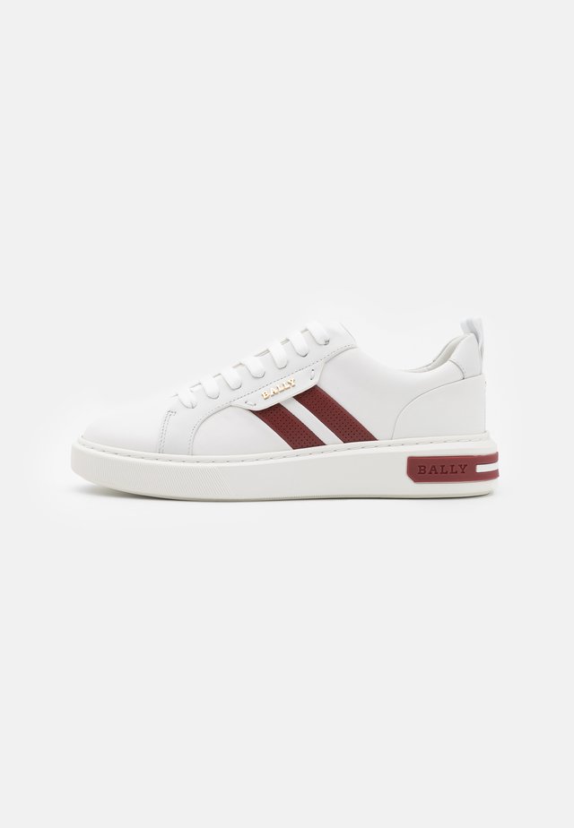 MAXIM - Sneaker low - white/red