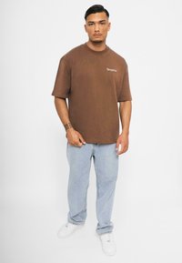 Dropsize HEAVY EMBO - T-shirts basic - brown