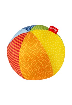 Weicher Stoffball mit genähten Paneelen in Gelb, Orange, Rot, Blau und Grün mit verschiedenen Mustern und einem roten Markenzeichen.