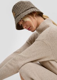 s.Oliver STEHKRAGEN - Gebreide jurk - sandfarben