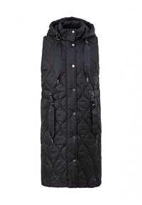 Czarna pikowana kamizelka z kapturem, z kieszeniami, wiązanymi paskami w talii oraz zatrzaskami na napy. Całość ozdobiona teksturowanym wzorem.