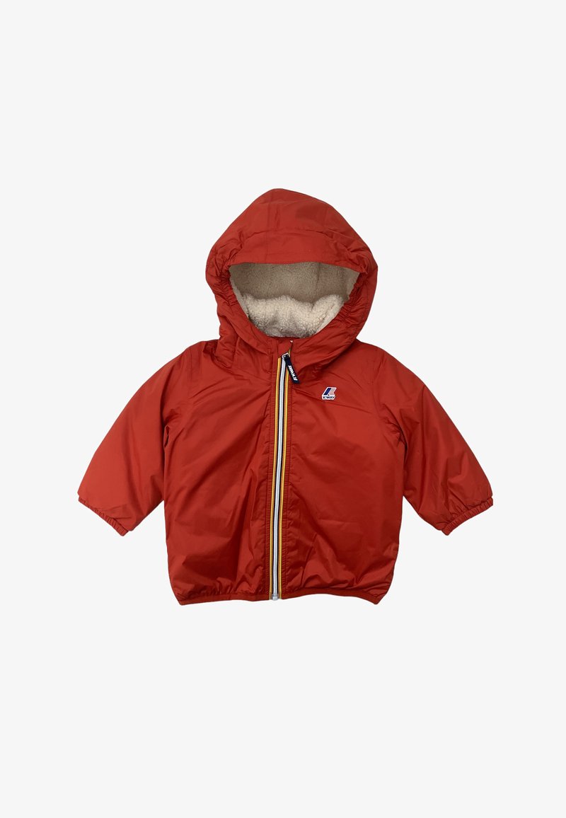 Giacca rossa con cappuccio, con un morbido rivestimento in pile color crema, chiusura con zip caratterizzata da un dettaglio giallo e polsini elasticizzati per una vestibilità sicura.