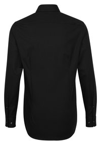 Zwarte langwerpige blouse met puntige kraag, knoopmanchetten en een gladde stoffen textuur. Heeft een gebogen zoom en een minimalistisch ontwerp.