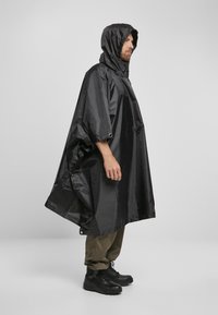Brandit PONCHO - Vandeniui atspari striukė - black