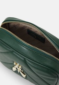 Patrizia Pepe BORSA BAG - Borsa a tracolla - tuscany green
