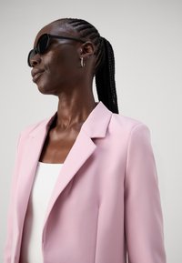 Vero Moda Tall VMALMA LOOSE - Bleizeris - cherry blossom