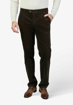 Dark brown corduroy trousers with a straight cut, front pockets, and a button closure, paired with brown leather shoes.