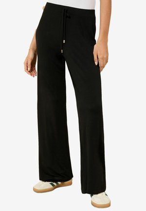 Pantaloni negri cu picioare largi, dintr-un material moale, cu talie ajustabilă, având o croială lejeră și un design minimalist.
