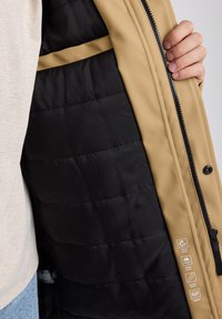 America Today REGEN  PADDED - Sadetakki - camel