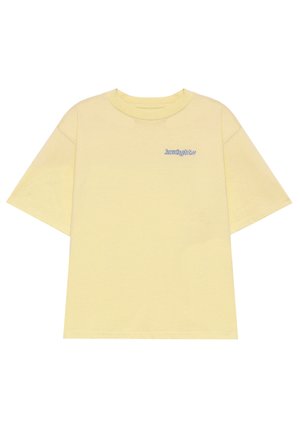 T-shirt à manches courtes jaune en coton, avec un col rond et un petit logo en texte bleu sur la partie gauche de la poitrine. Coupe simple et décontractée.