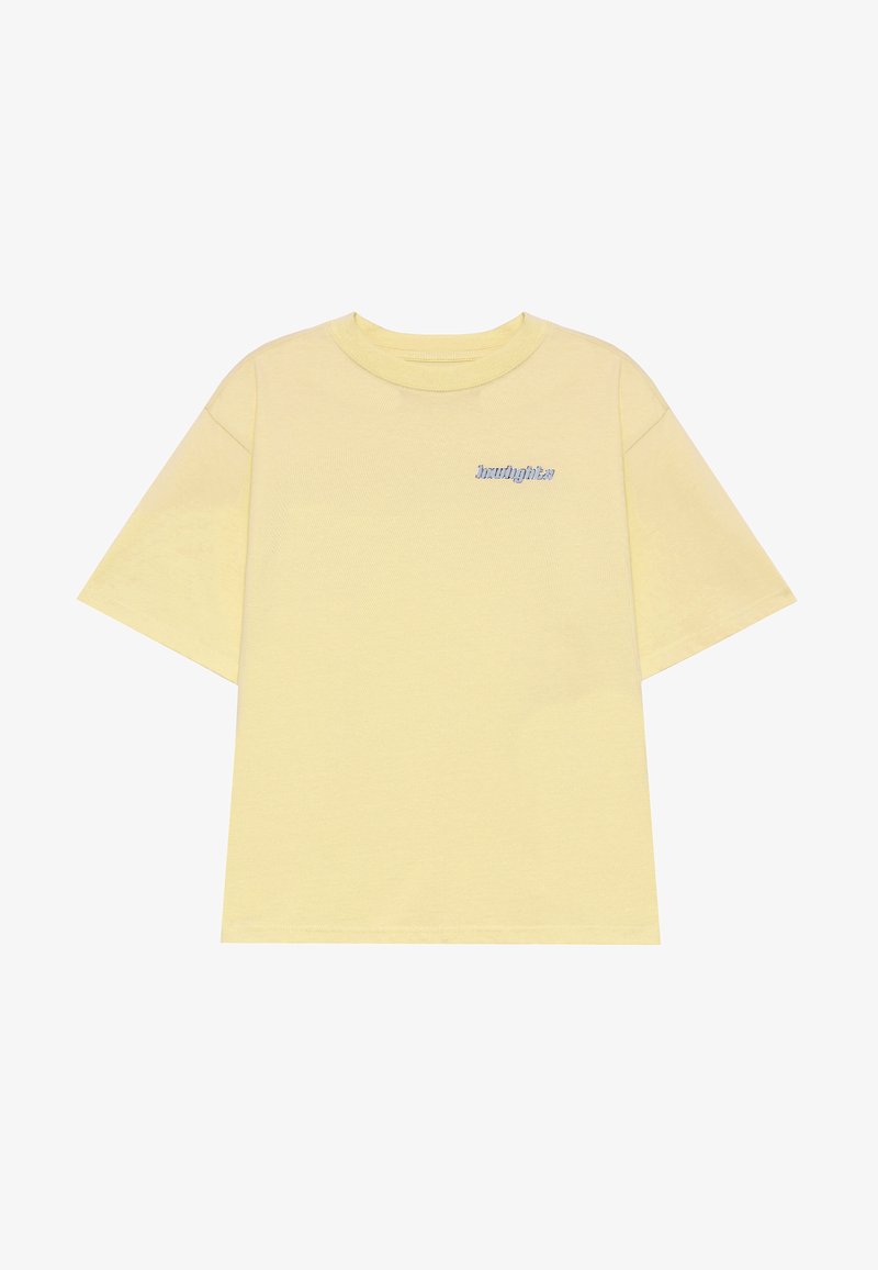 Tricou din bumbac, cu mânecă scurtă, de culoare galbenă, cu guler rotund și un mic logo text albastru pe partea stângă a pieptului. Croială simplă, lejeră.