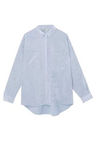 Jasnoniebieska koszula z długim rękawem z miękkiego materiału, z kołnierzykiem, dwoma naszytymi kieszeniami z przodu i mankietami. Dół jest lekko zaokrąglony.