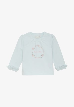 Lichtblauw langslavend shirt gemaakt van biologisch katoen, met een bloemenprint "Flower in Bloom" en volants aan de mouwen.