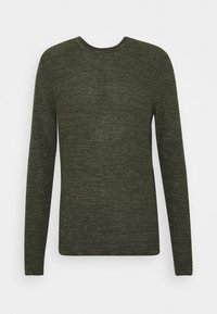 Tummanvihreä pitkähihaisen neulepaita, jossa on pyöreä pääntie. Teksturoitu neuloskangas, slim-fit-leikkaus ja hienovaraisia värieroja.