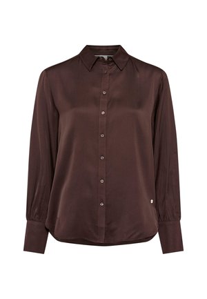 Bruine satijnen blouse met een kraag, knoopsluiting aan de voorkant, lange mouwen en een ronde zoom. Heeft een subtiele glans en een klein logo-detail aan de zijkant.
