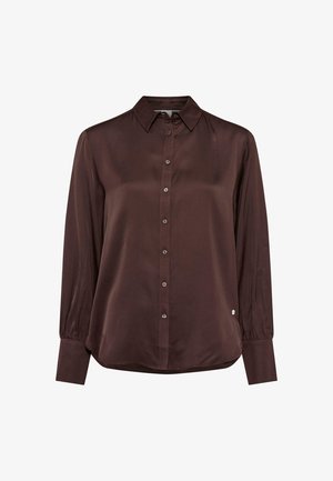 Bruine satijnen blouse met een kraag, knoopsluiting aan de voorkant, lange mouwen en een ronde zoom. Heeft een subtiele glans en een klein logo-detail aan de zijkant.