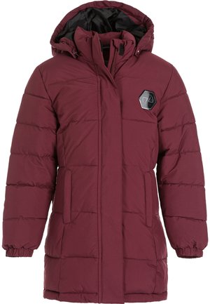 Bordo pikowana zimowa kurtka z kapturem, bocznymi kieszeniami, przednim zamkiem krytym patką oraz sześciokątnym logo na lewej piersi.