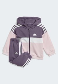 Set di giacca con zip a cappuccio e pantaloni in viola e rosa chiaro, con strisce bianche e dettagli del logo. Tessuto morbido, design casual.