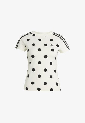 T-shirt Adidas blanc à manches courtes avec des pois noirs, des accents noirs à trois bandes sur les épaules et le logo trèfle d'Adidas sur la poitrine.