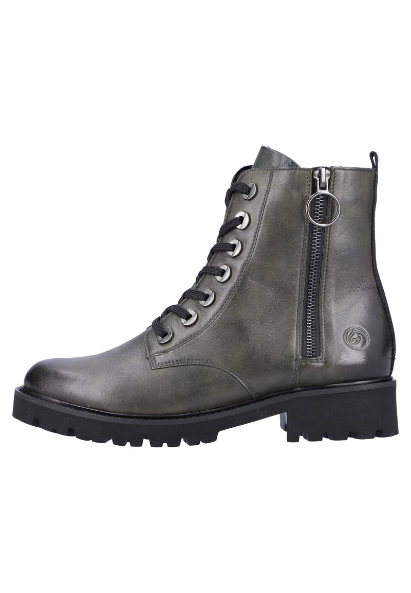 Groene leren enkelboot met vetersluiting aan de voorkant en ritssluiting aan de zijkant. Voorzien van een robuuste zwarte rubberen zool en metalen oogjes voor de veters.