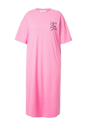 Rosa oversized T-shirt kjole, korte ærmer, rund halsudskæring, med "Love" grafik på venstre bryst, lavet af blødt bomuldsstof.