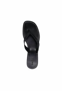 Zwarte teenslipper gemaakt van glad leer; heeft dunne banden in V-vorm en contrasterende stiksels langs de zool.