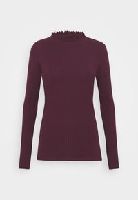 Top lungo a maniche con costo bordeaux con un collo alto arricciato. Presenta una silhouette aderente e una texture liscia.