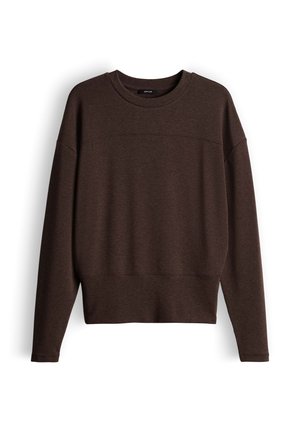 Sweat-shirt marron en tissu doux. Présente un col large, des manches longues et une coupe décontractée. Design simple avec peu de détails.