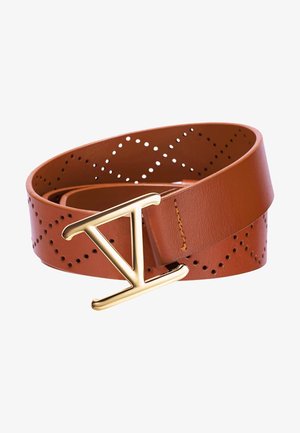 Ceinture en cuir marron avec des perforations en forme de losange et une boucle métallique dorée en forme de lettre V.