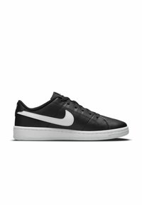 Baskets en cuir noir avec accents blancs, dotées d'un logo swoosh blanc, d'un bout rond, d'une fermeture à lacets et d'une semelle en caoutchouc blanche.