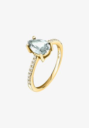 Anello in oro con una pietra preziosa a forma di pera di colore blu chiaro, con piccoli brillanti incastonati lungo la fascia, finitura liscia e design affusolato.