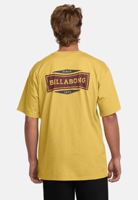 Billabong WALLED - T-shirt print - yellow