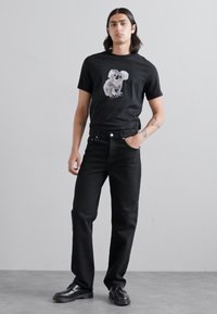 sandro STONEWASH - Relaxed fit jeans - noir