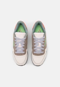 Reebok Classic Sneakers - pink