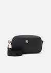 POPPY REFORM CAMERA BAG - Cross body bag - black